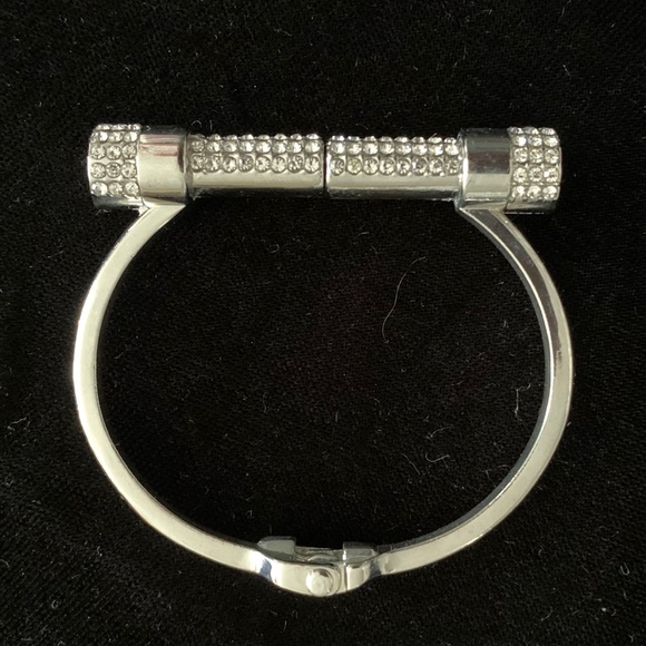 🤩🔥Gorgeous Delicate - Very Shiny Crystals Bangle - Picture 3 of 4